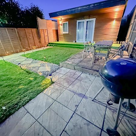 Stunning Studio Garden House - Free Wifi & Parking Hendon Kültér fotó