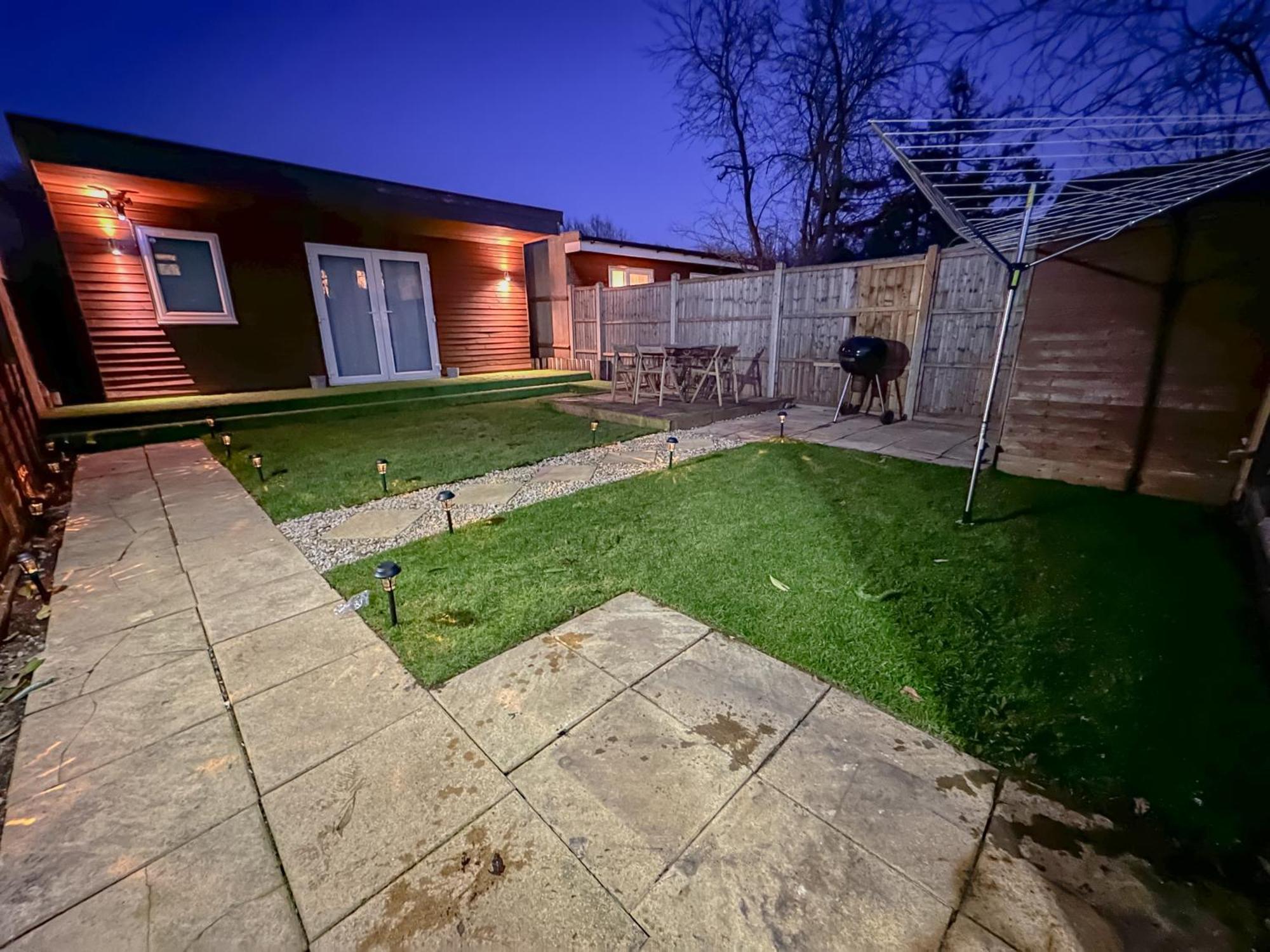 Stunning Studio Garden House - Free Wifi & Parking Hendon Kültér fotó
