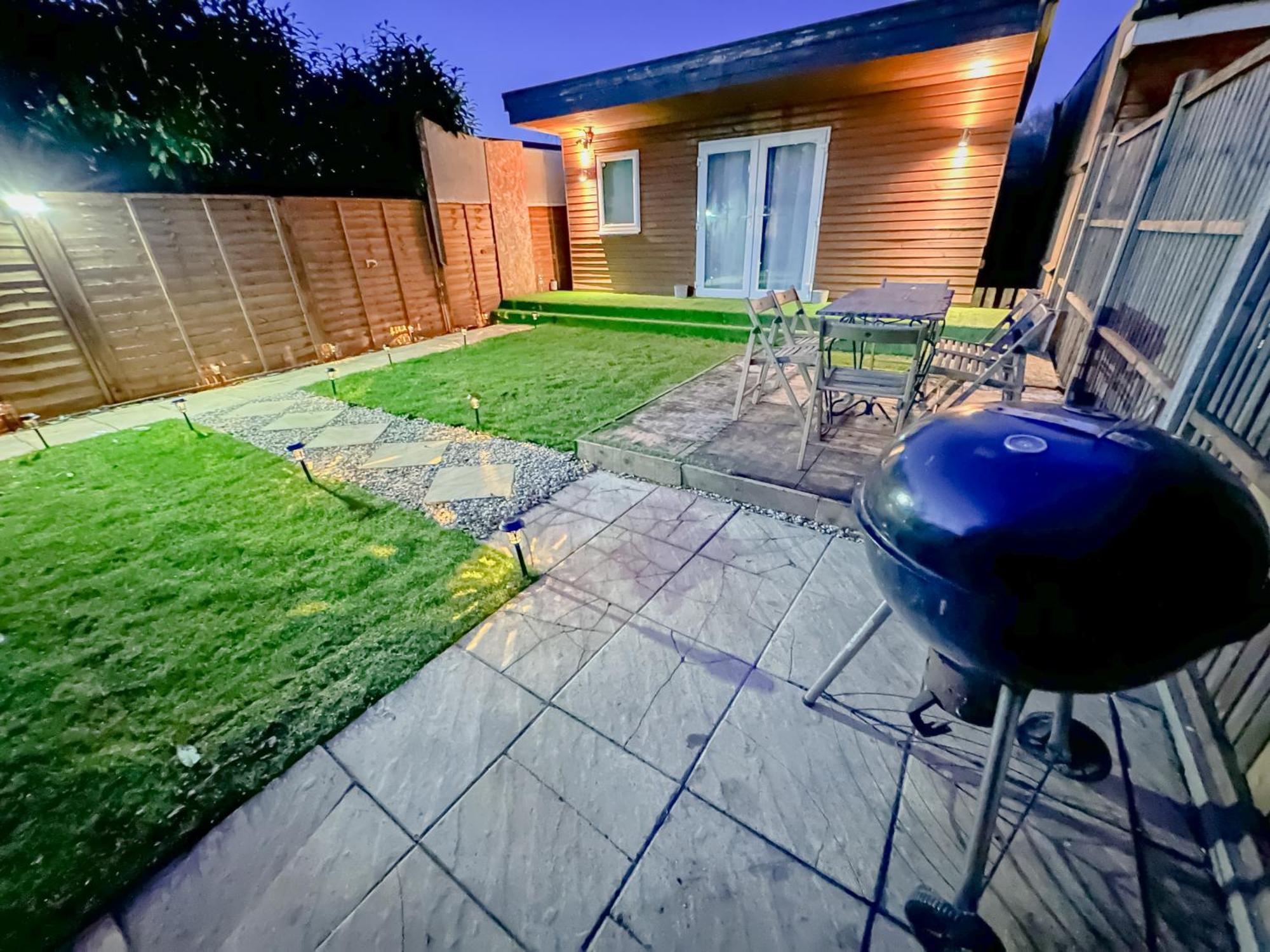 Stunning Studio Garden House - Free Wifi & Parking Hendon Kültér fotó